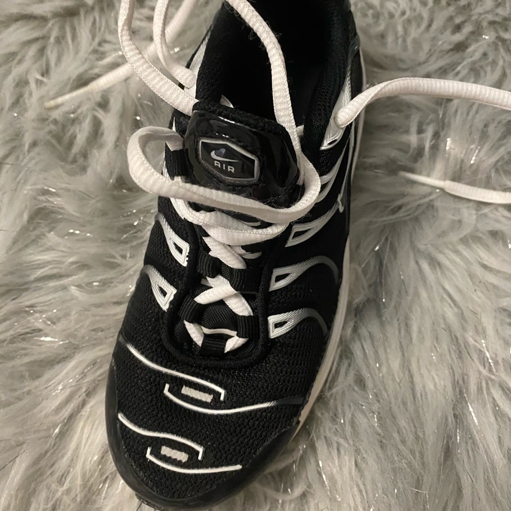 Boys shoes